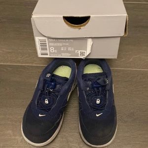 Toddler boys force 1 toggle se in navy. Size 8. Good condition